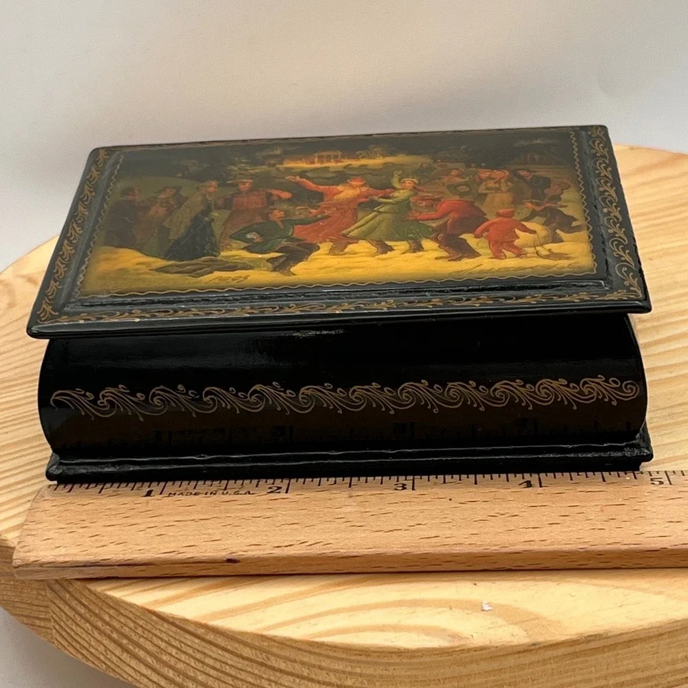 Vintage 1994 Fedoskino Russian Lacquer Box Signed Winter Village Festival Scene